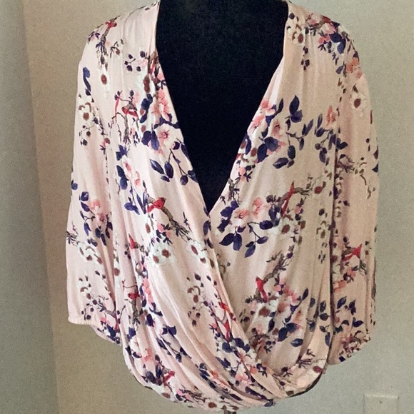 EUC Venus twist front top - Picture 1 of 6